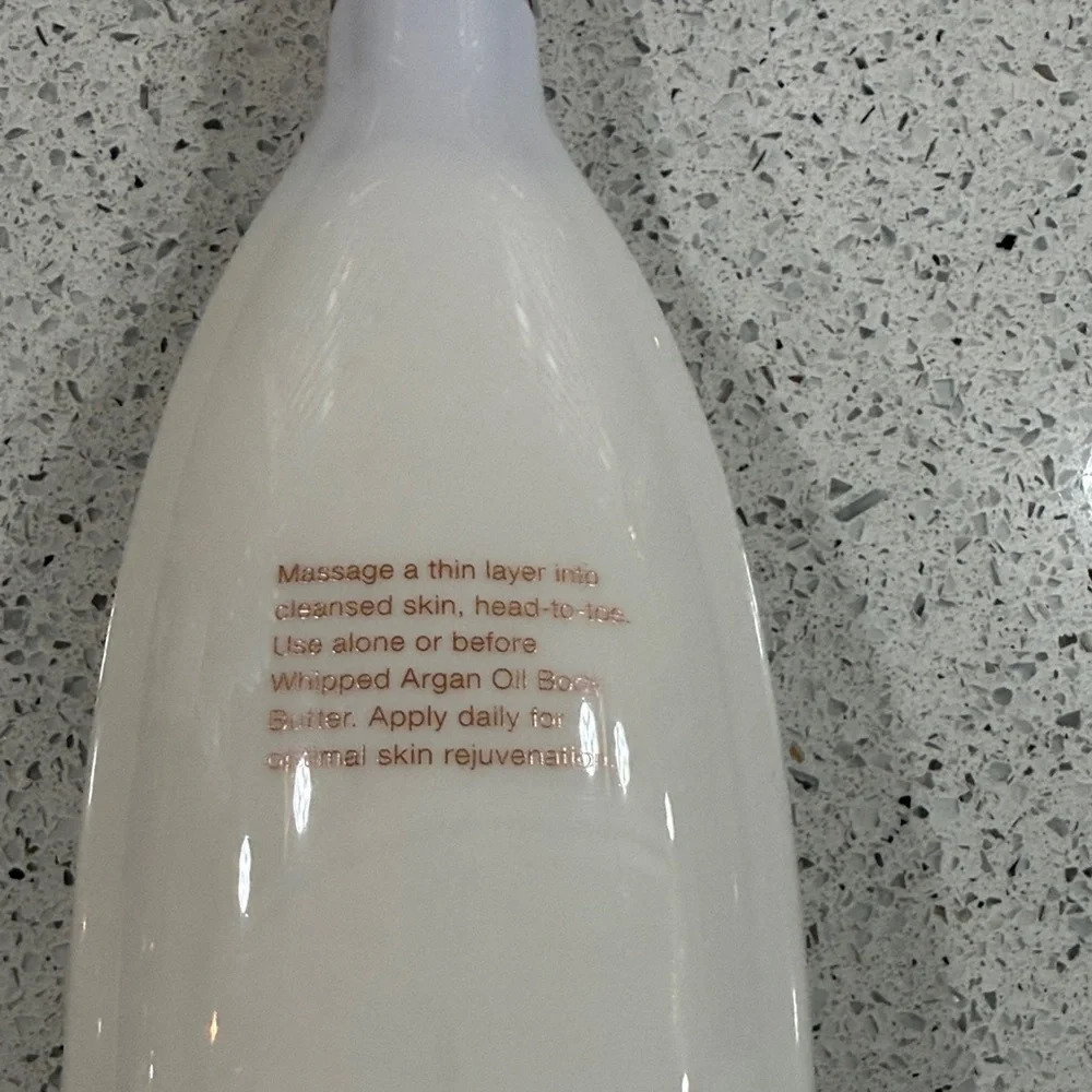 Josie Maran Argan Milk Hydrating Serum - Picture 3 of 3